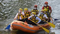 Bakan Süleyman Soylu, Habur Çayı'nda rafting yaptı
