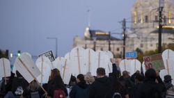 George Floyd'u öldüren polisin serbest bırakılması protesto edildi