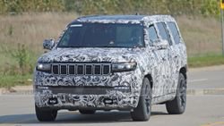 2022 Jeep Grand Wagoneer casus kameralara yakalandı