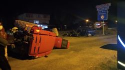 Bartın'da otomobil traktörle çarpıştı