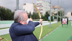 TBMM Başkanı Şentop, Okçular Vakfı'nı ziyaret etti