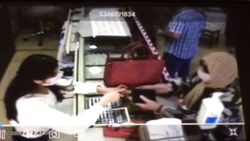 Kars'ta 35 bin liralık kuyumcu hırsızlığı kameraya yansıdı