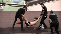 Antalya’da intihar etmek için dama çıktı, alkolden sızdı