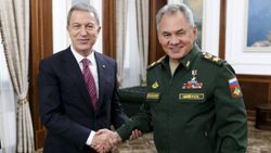 Hulusi Akar, Rusya Savunma Bakanı Şoygu ile görüştü