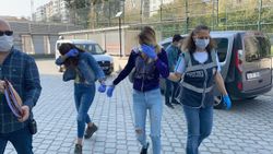 Samsun'da, çaldıkları altını polis aracına saklayan hırsızlar tutuklandı