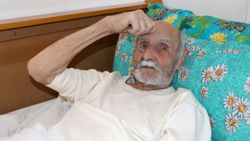 Burdur'da yaşlı adam kendisine bakmayan oğullarından şikayetçi
