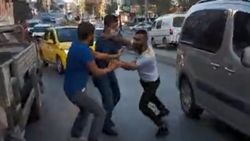 Esenyurt'ta taksici ile çekici arasında yol verme kavgası