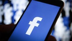 Facebook, aşı karşıtı reklamları yasaklamaya başlayacak