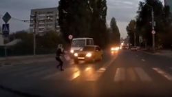 Rusya'da bir yaya, ezilmekten kıl payı kurtuldu