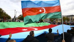 Berlin’de Azerbaycan’a destek gösterisi