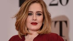 Adele’in babası, komşusuna kızının şarkılarını söyletmiyor