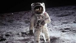 Astrofizikçi Jessy Kate Schingler, insanlar 10 yıl içinde Ay'da yaşayacak