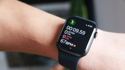 Apple Watch SE modellerinde aşırı ısınma sorunu baş gösterdi