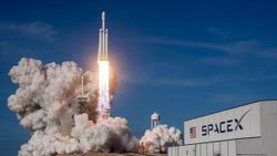 SpaceX, kamera sorunu nedeniyle Starlink uydu fırlatma görevini iptal etti