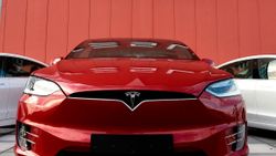 Tesla, tam otomatik sürüş sisteminin beta sürümünü kullanıcılara sundu