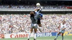Maradona: İngiltere'ye bir de sağ elimle gol atmak isterdim