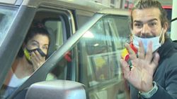 Deniz Akkaya ve Hakan Hatipoğlu benzincide görüntülendi