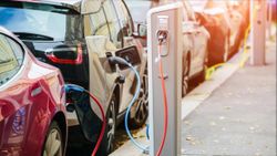 Elektrikli araçlar, Avrupa'da dizel ve benzinli araçlarla rekabet etmeye başladı