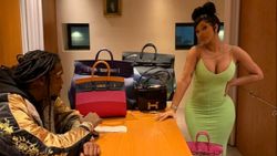 Cardi B, çantalarına gelen yorumlara tepki gösterdi
