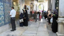 Eyüp Sultan Camii'nde Mevlid Kandili yoğunluğu
