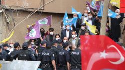 Şırnak'ta HDP'li vekil, PKK'ya karşı eylem yapan annelere karşı durdu
