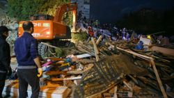 İzmir'de can kaybı 17'ye yükseldi