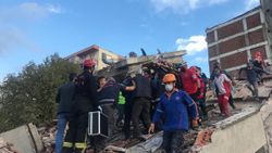 İzmir'deki yaralı sayısı 607'e yükseldi