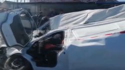 Çin’de ezilen minibüs şoförünün mucize kurtuluşu