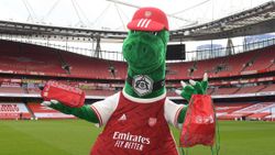 Arsenal maskot Gunnersaurus'un geri döndüğünü duyurdu