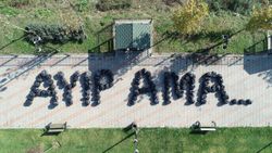 Düzce'de temizlik işçileri topladıkları çöplerle 'Ayıp ama' yazdı