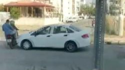Hatay'da kaza yerini görüntülediği sırada başka bir kazayı çekti