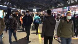İstanbul'da, metrobüste akşam yoğunluğu
