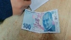 A zero is missing from the 100 lire delivered by the customer in Bursa