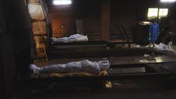 Hindistan'da koronavirüsten ölenler yakılıyor