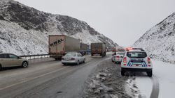 Erzincan-Sivas kara yolunda ulaşıma kar ve sis engeli