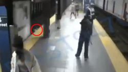 ABD'de tren bekleyen yolcu kadını raylara itti