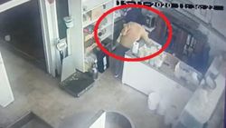 Bursa'da dolandırıldığını düşünen işletme sahibi, soyulduğunu fark etti