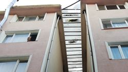 Düzce'de çatıdan düşen çocuk, hayatını kaybetti
