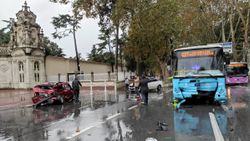 Beşiktaş'ta otomobil ile otobüs çarpıştı