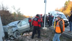 Zonguldak'ta otomobil duvara çarptı: 1'i bebek 2 ölü, 2 yaralı