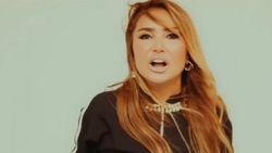 Yonca Evcimik kimdir, kaç yaşında? Yonca Evcimik'in tartışma yaratan 'Ayıp Şeyler' şarkı sözleri