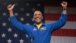 SpaceX'in uzaya götürdüğü astronot Victor Glover, ilk paylaşımını yaptı