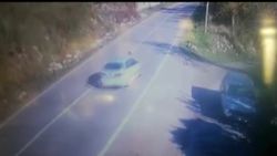 Sakarya'da otomobiliyle yavru köpeğe çarpıp kaçan sürücü