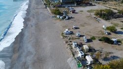 Antalya'da karavanla, beş yıldızlı otellerin yanında kalıyorlar