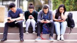 İngiliz araştırmacılar: Akıllı telefon kullanımı ile depresyon arasında bağ yok