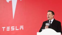 Elon Musk uyardı: Tesla hisseleri aniden çakılabilir