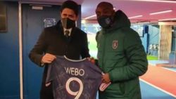 PSG Başkanı Nasser Al-Khelaifi, Webo'ya forma hediye etti