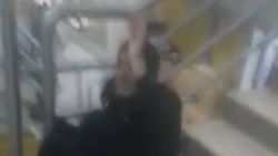 Fatih'te yakalanan hırsız, esnaf tarafından darbedildi