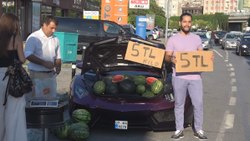 Investigation of police vehicle against Iranian who sells watermelon with luxury vehicle in Beyoğlu