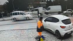 Başakşehir'de yolun karşısına geçmek isteyen genç kızın yaralandığı kaza